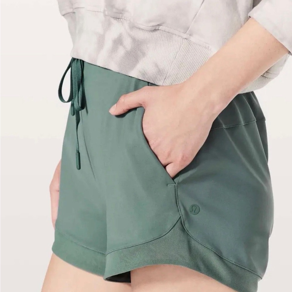 Lululemon Sunsetting Shorts Juniper Green Luxtreme Mesh 3’ Size 8